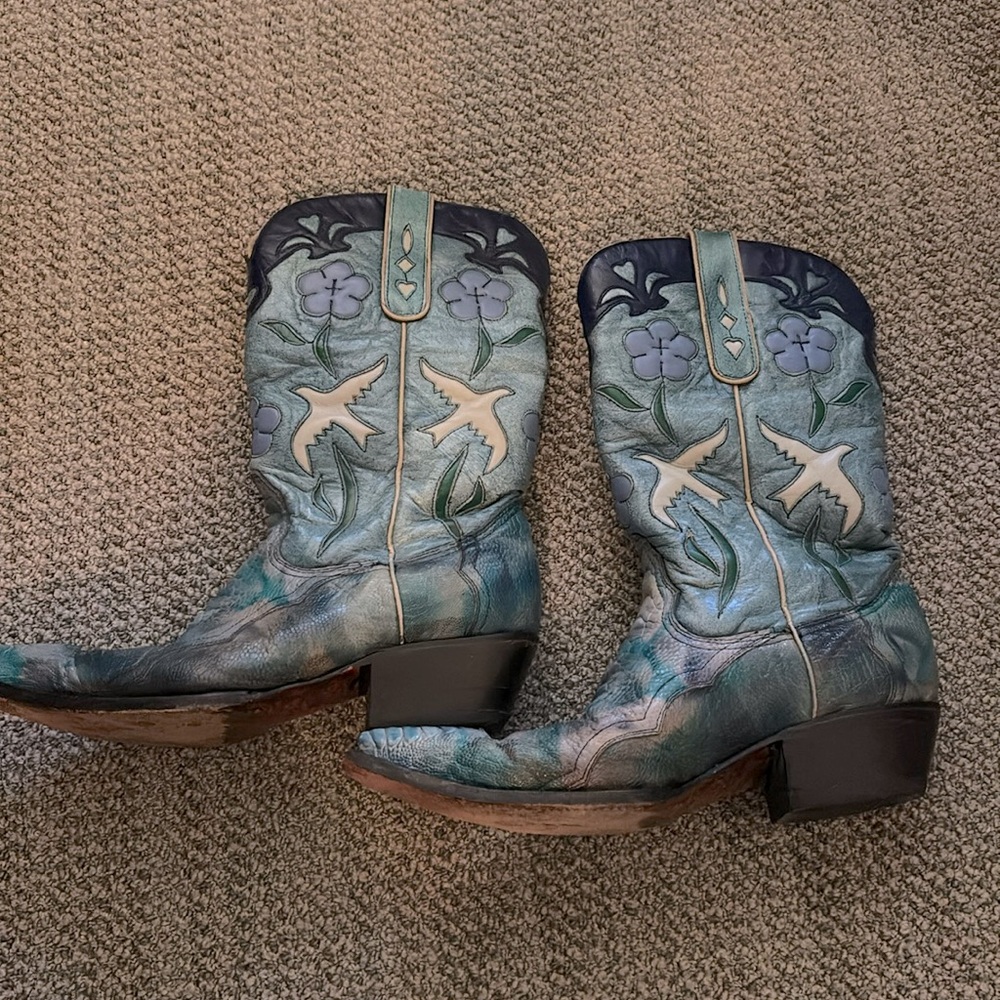 Botas Je Ver Western Boot
Size 26.5 Women’s 9.5